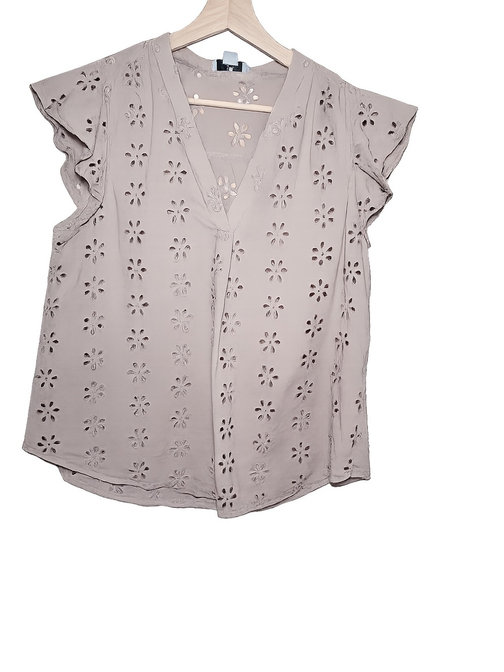 CeCe Eyelet Flutter Sleeve Blouse Taupe Beige V-Neck Boho Coastal Chic Romantic - Picture 2 of 11